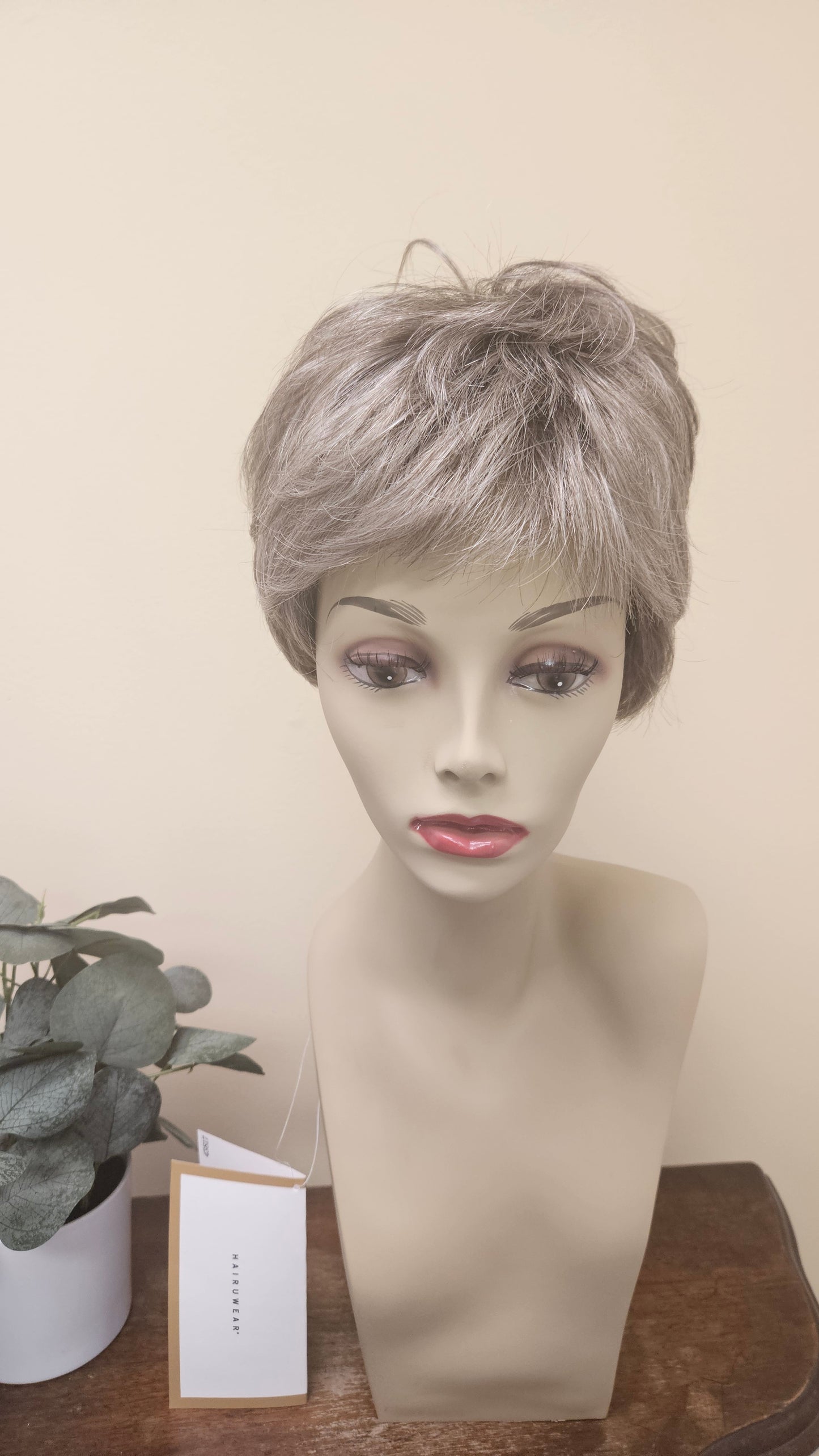 WINNER PREMIUM WIG BY RAQUEL WELCH