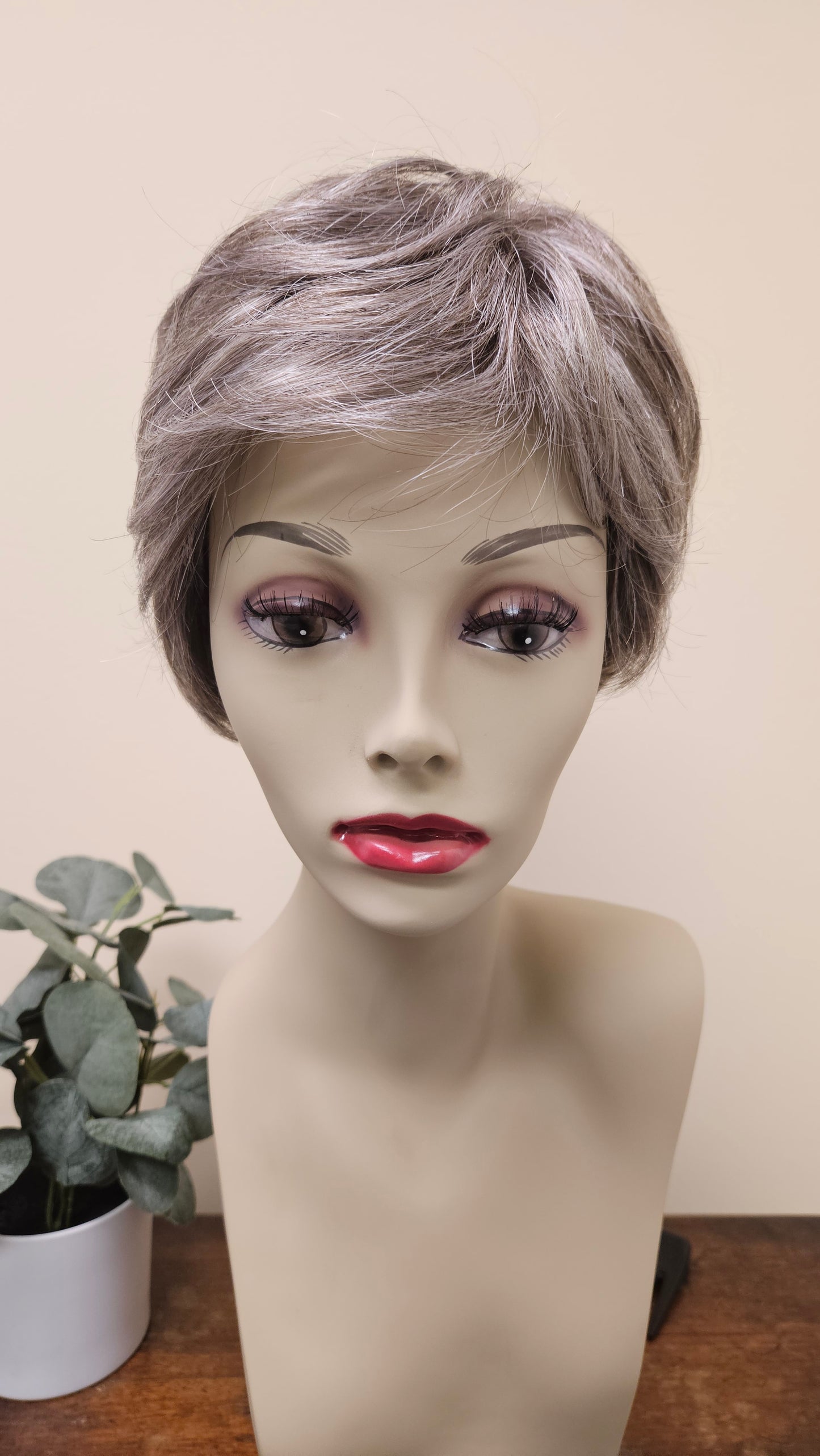 WINNER ELITE WIG BY RAQUEL WELCH