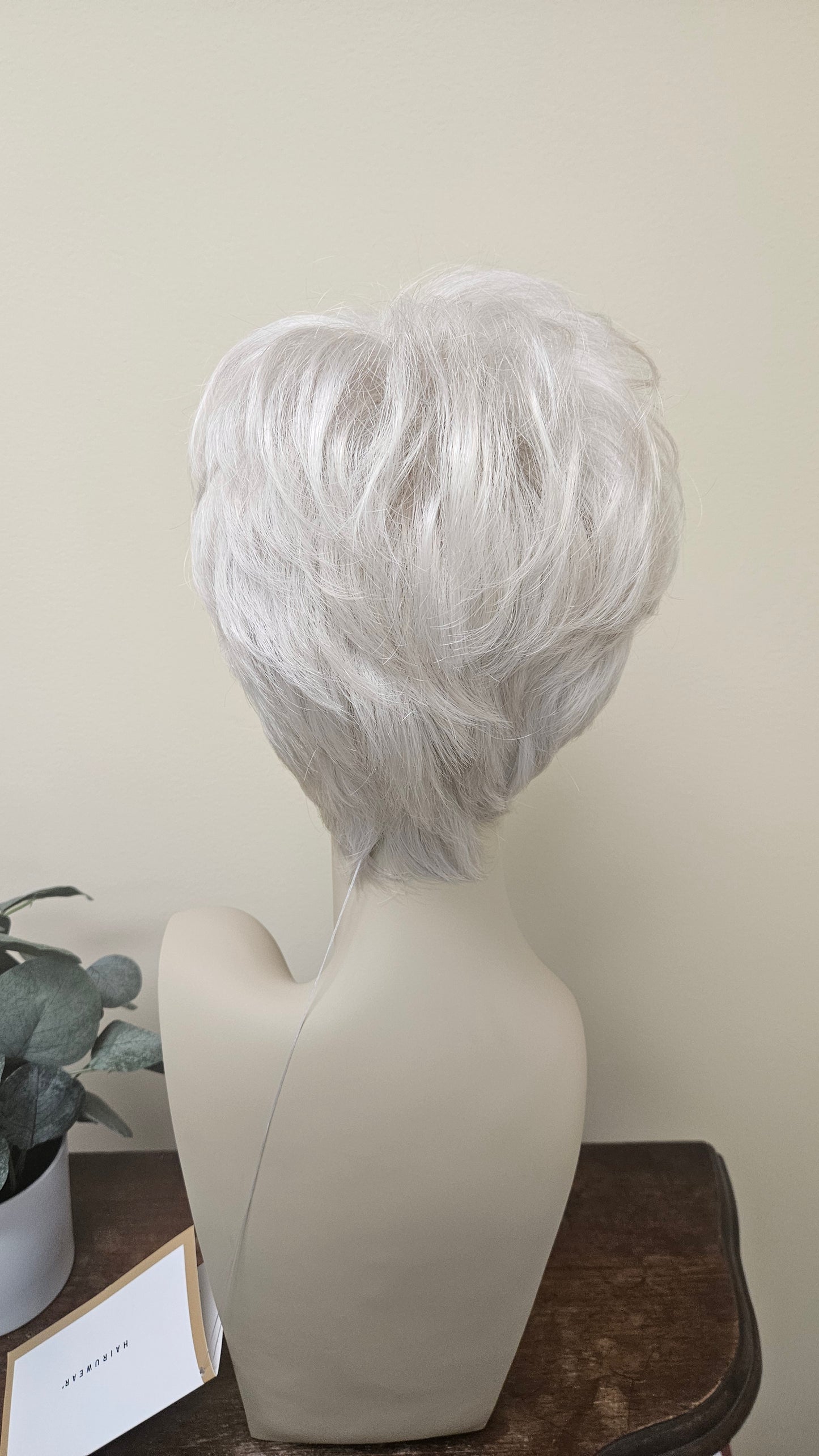 WINNER WIG BY RAQUEL WELCH